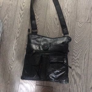 Beautiful leather messenger bag🌹🌷